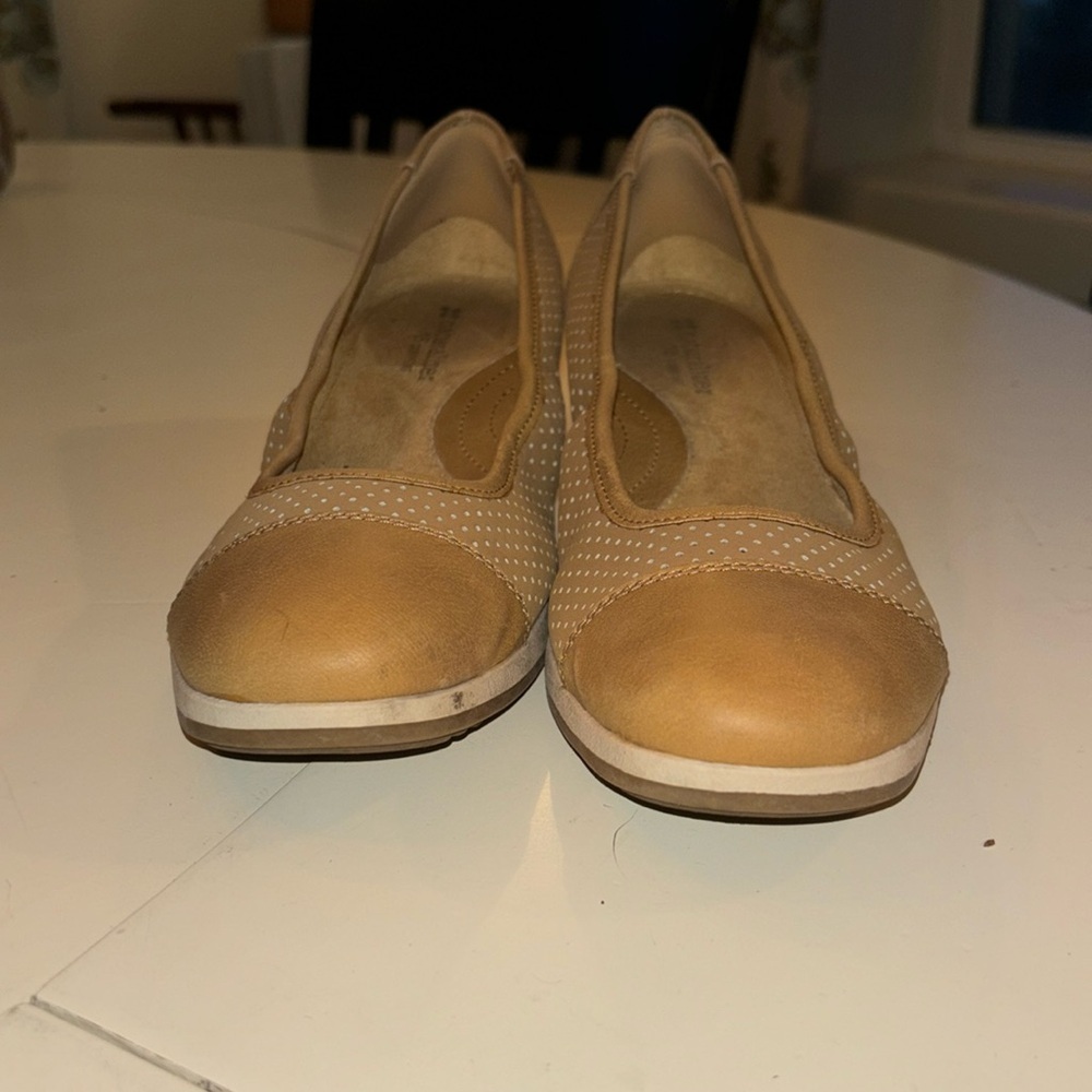 🌸Naturalizer Tan Wedges